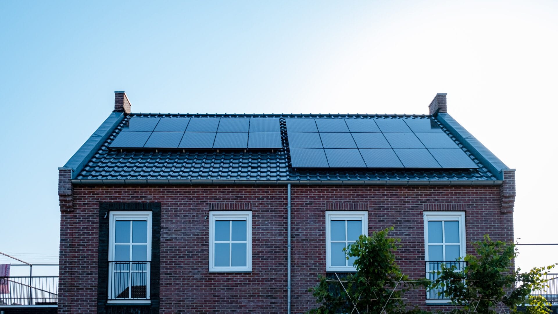 newly-build-houses-with-solar-panels-attached